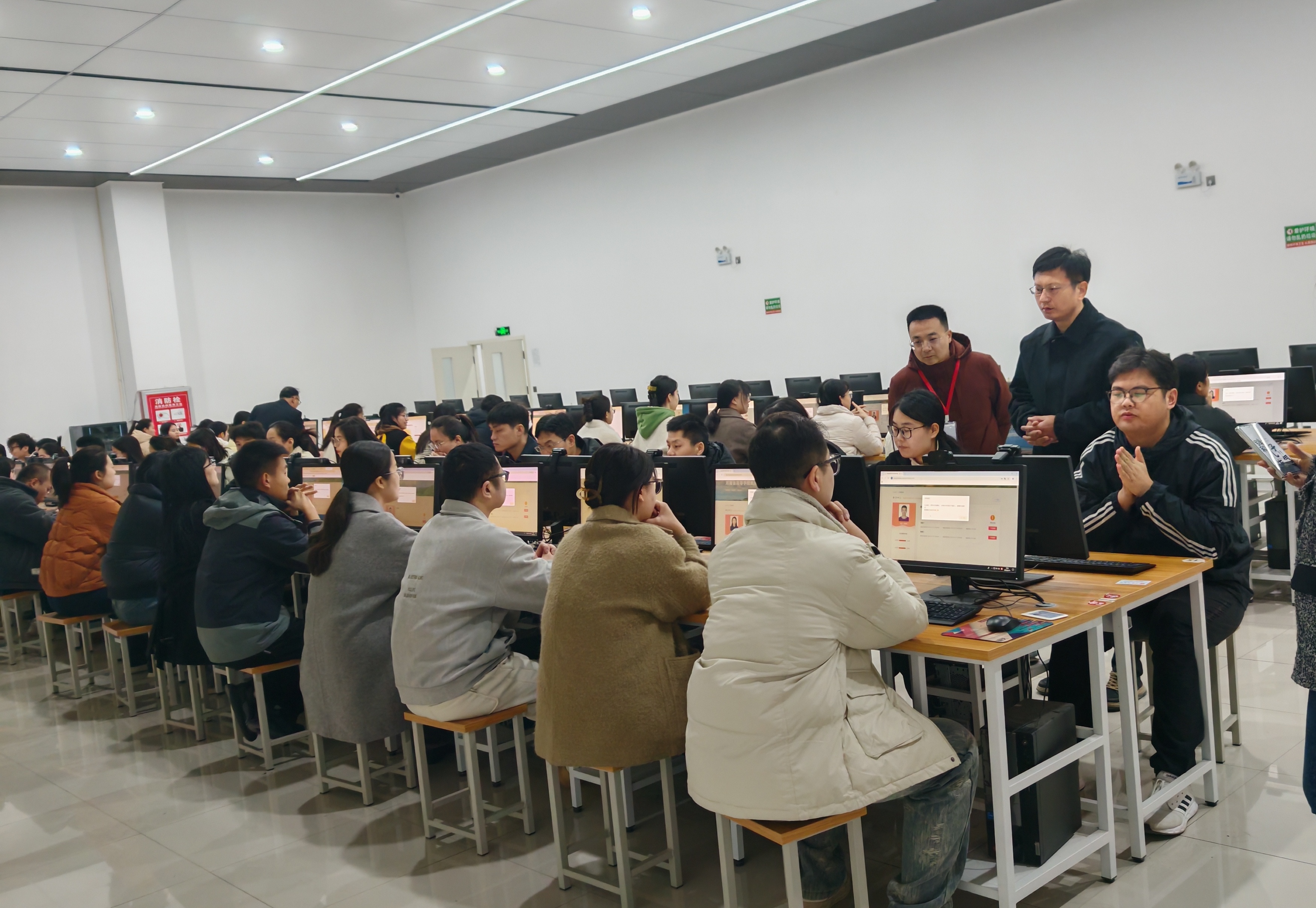 鄭州食品工程職業(yè)學(xué)院圓滿(mǎn)完成2025年教師資格證理論測試